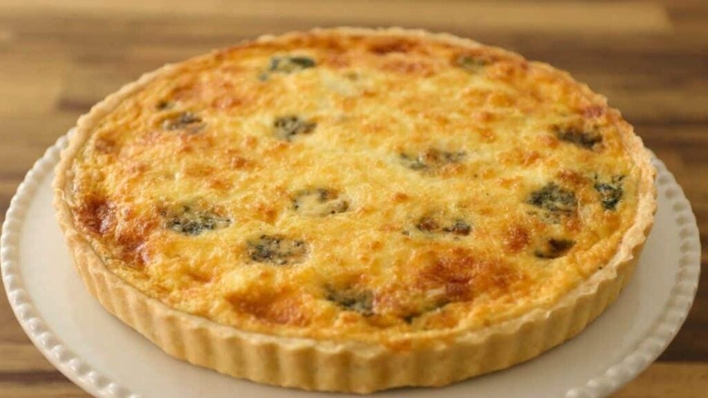 Easy Cheese and Spinach Pie, homemade and freshly served