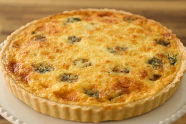 Easy Cheese and Spinach Pie, homemade and freshly served