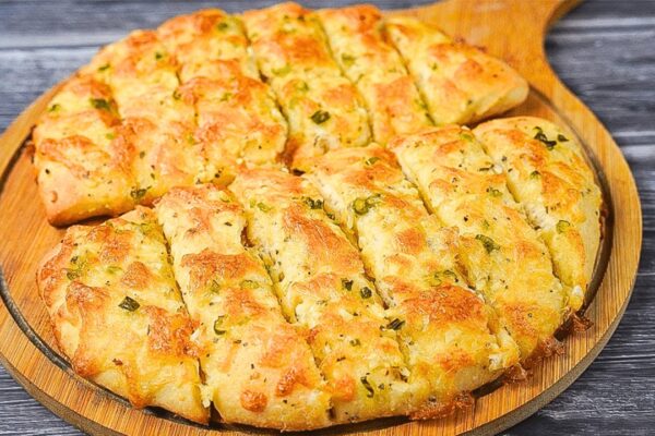 Easy Cheese-Stuffed Garlic Bread, homemade and freshly served
