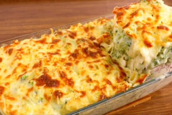 Easy Cheesy Broccoli Pasta Casserole, homemade and freshly served