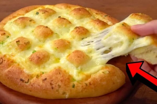 Easy and Cheesy Garlic Butter Bread, homemade and freshly served