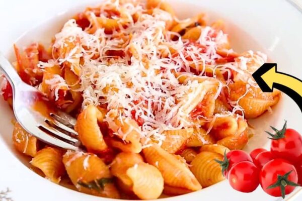 Easy 30-Minute Cherry Tomato Pasta, homemade and freshly served