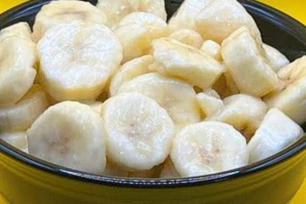 Easy 4-Ingredient Chilled Banana Salad, homemade and freshly served