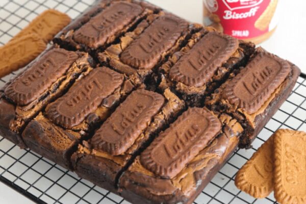 Easy Chocolate Butter Biscoff Brownies, homemade and freshly served