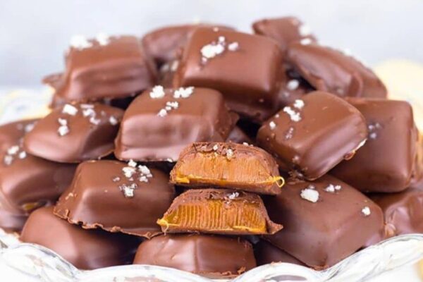 Easy Chocolate Caramels, homemade and freshly served