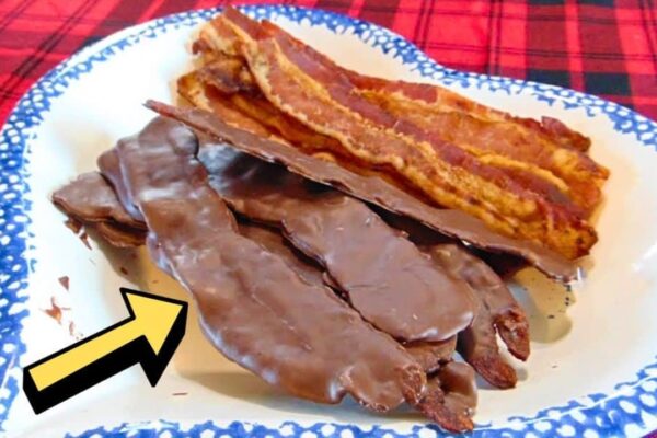 Easy 4-Ingredient Chocolate-Covered Bacon, homemade and freshly served