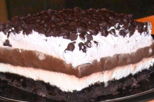 Easy Chocolate Lasagna, homemade and freshly served
