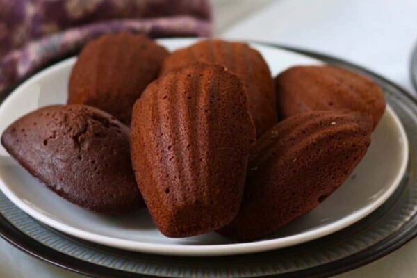 Easy Chocolate Madeleines, homemade and freshly served