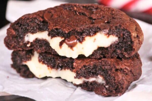 Easy Chocolate Mint Cookies, homemade and freshly served