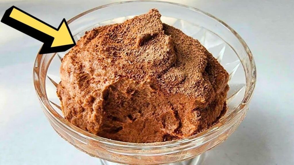Easy 2-Ingredient Chocolate Mousse in 5 Minutes, homemade and freshly served