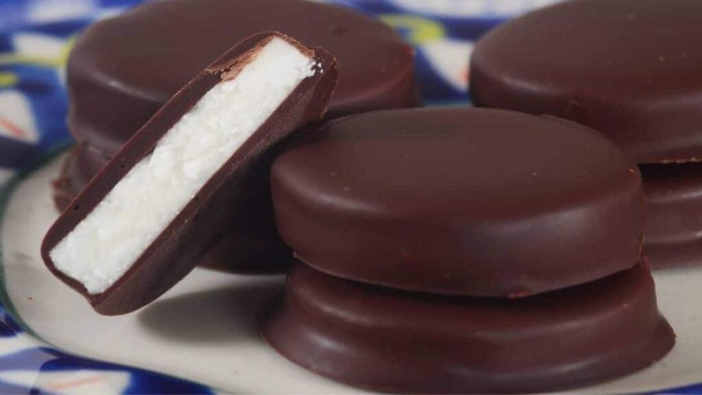 Easy Chocolate Peppermint Patties, homemade and freshly served