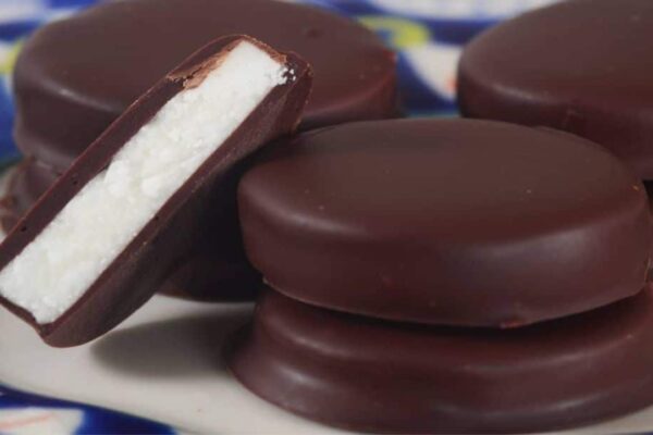 Easy Chocolate Peppermint Patties, homemade and freshly served