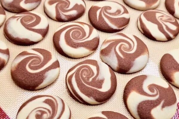 Easy Chocolate Vanilla Swirl Cookies, homemade and freshly served