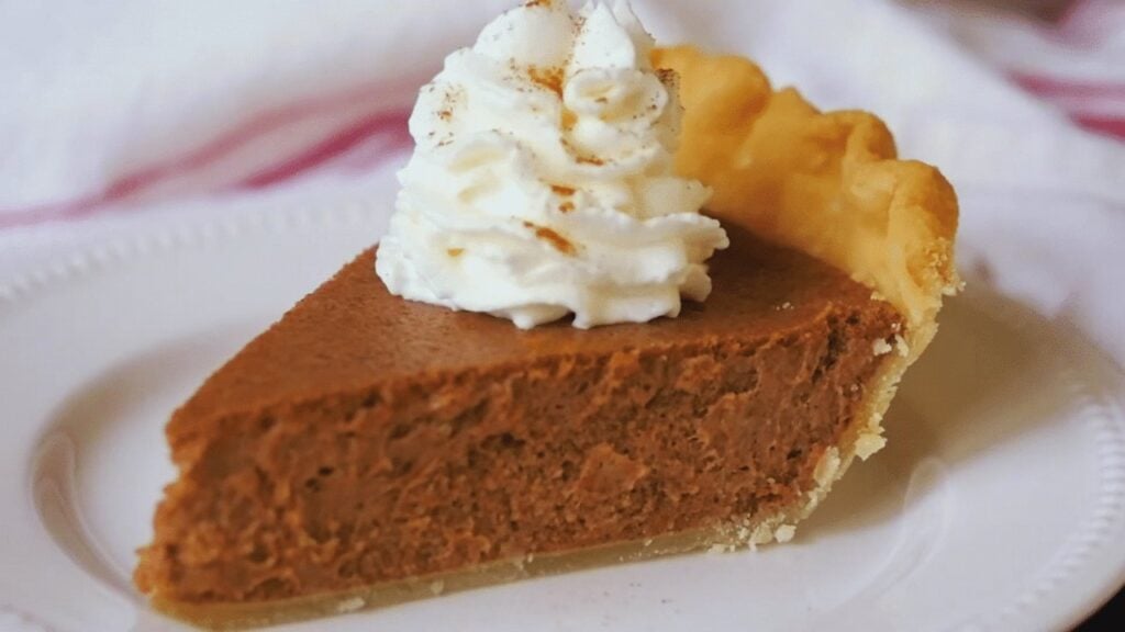 Easy & Creamy Cinnamon Pie, homemade and freshly served