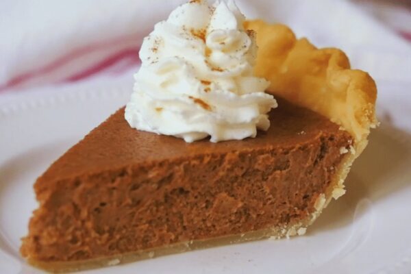 Easy & Creamy Cinnamon Pie, homemade and freshly served
