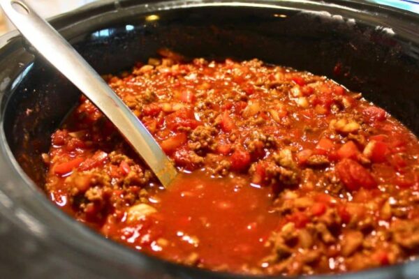 Easy Classic Crockpot Chili, homemade and freshly served