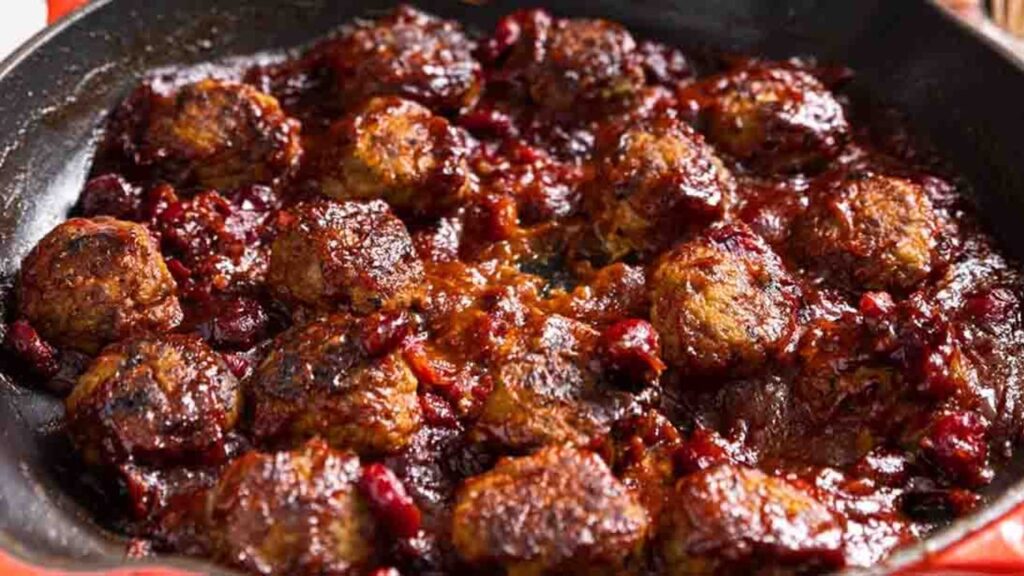 Easy Cocktail Meatballs with Cranberry Sauce, homemade and freshly served