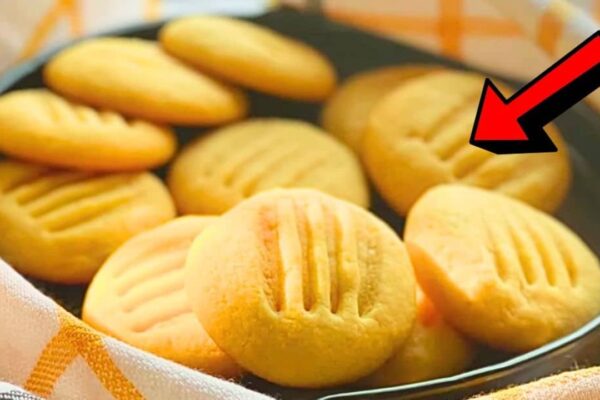 4-Ingredient Condensed Milk Cookies, homemade and freshly served
