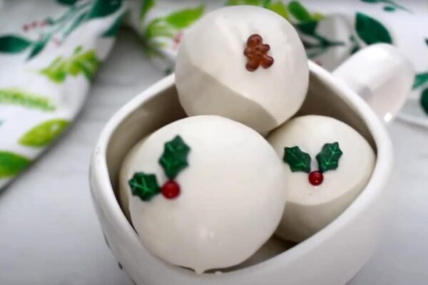 Easy Sugar Cookie Truffles, homemade and freshly served