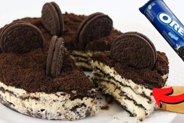 Easy 2-Ingredient Cookies & Cream Cake, homemade and freshly served