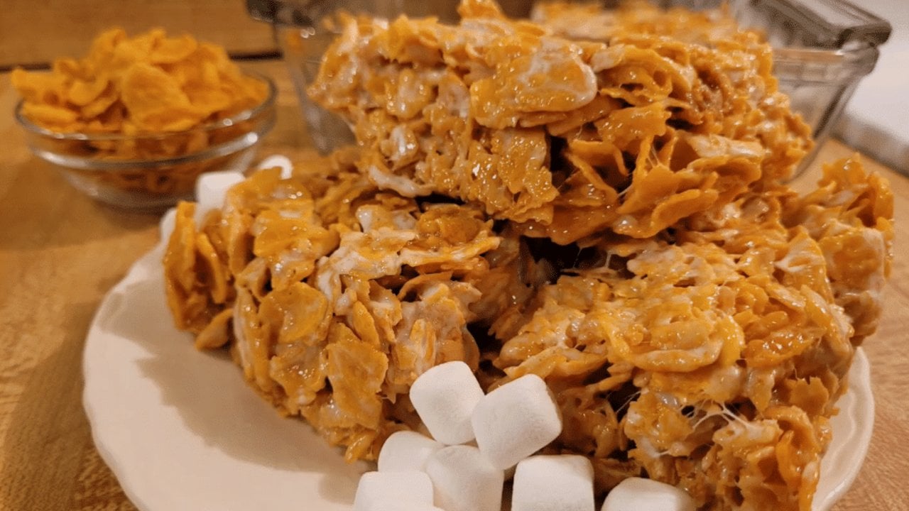 Easy Cornflake Marshmallow Treats Recipe - DIY Joy