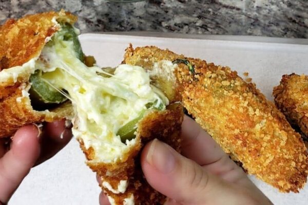 Crunchy Cream Cheese Jalapeno Poppers, homemade and freshly served