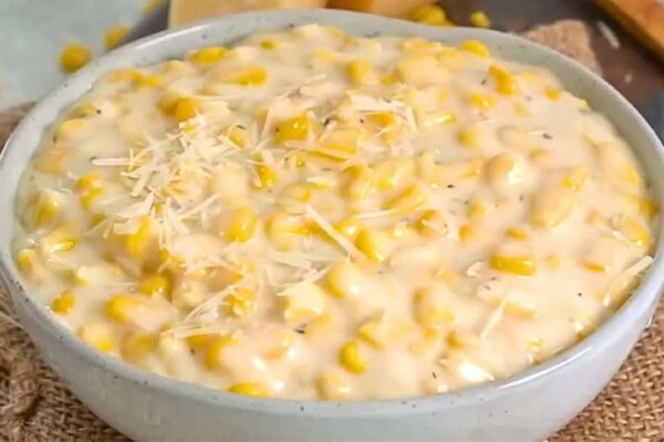 Easy 15-Minute Creamed Corn, homemade and freshly served