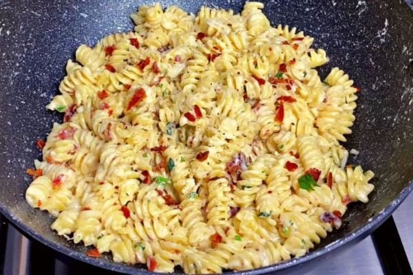 20-Minute Creamy Bacon Pasta, homemade and freshly served