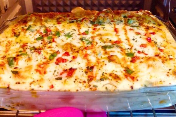 Easy-to-Make Creamy Chicken & Pasta Bake, homemade and freshly served