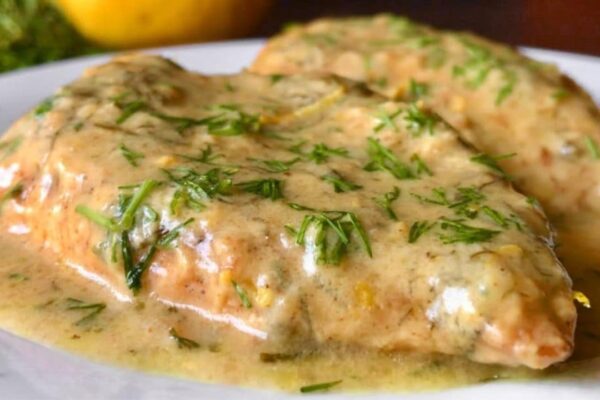 Easy Creamy Lemon Chicken, homemade and freshly served