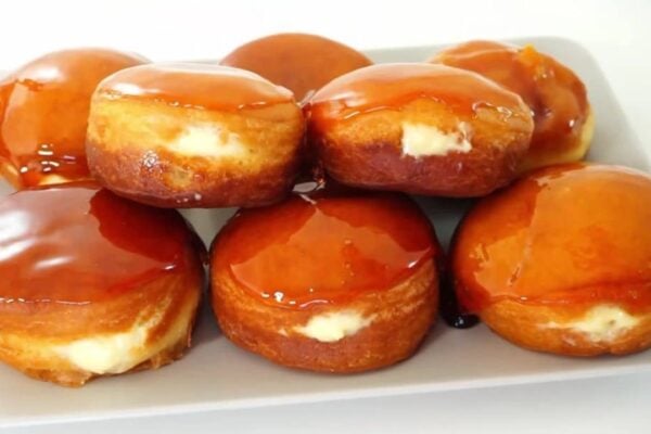 Super Easy Crème Brulée Donuts, homemade and freshly served