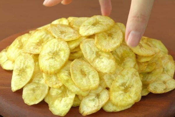 Crispy Banana Chips in 10 Minutes, homemade and freshly served
