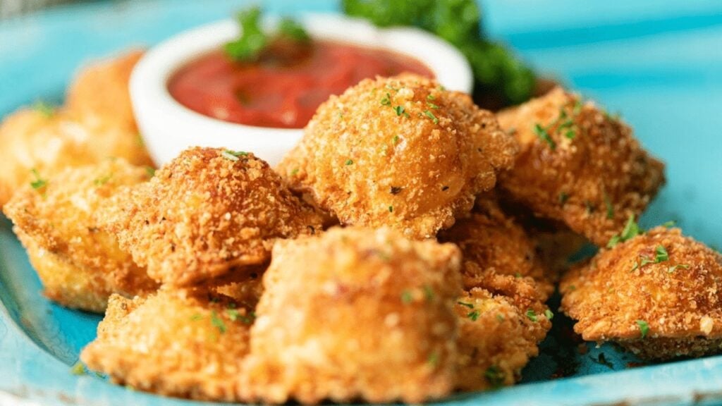 Easy Crispy Fried Ravioli, homemade and freshly served