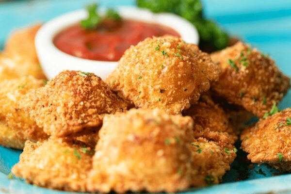 Easy Crispy Fried Ravioli, homemade and freshly served