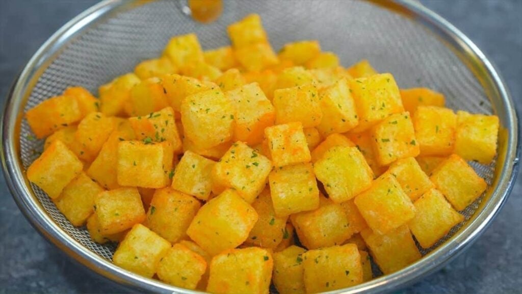 Easy Crispy Potato Cubes, homemade and freshly served