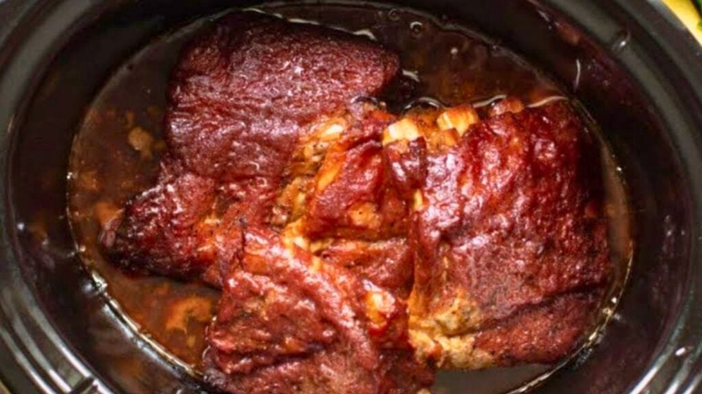 Easy Crockpot Baby Back Ribs, homemade and freshly served