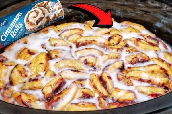 6-Ingredient Crockpot Cinnamon Rolls, homemade and freshly served