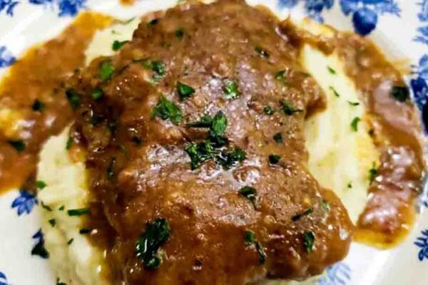 Crockpot Cube Steak and Homemade Gravy, homemade and freshly served