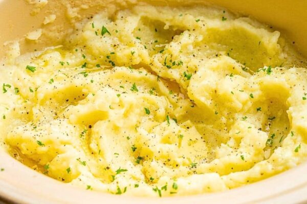 Easy Crockpot Garlic Mashed Potatoes, homemade and freshly served