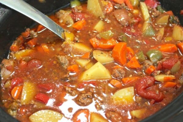 Easy Crockpot Hamburger Soup, homemade and freshly served