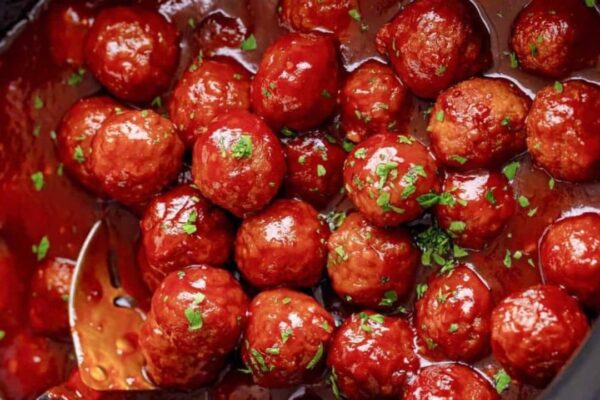 Easy Crockpot Honey Garlic Meatballs, homemade and freshly served
