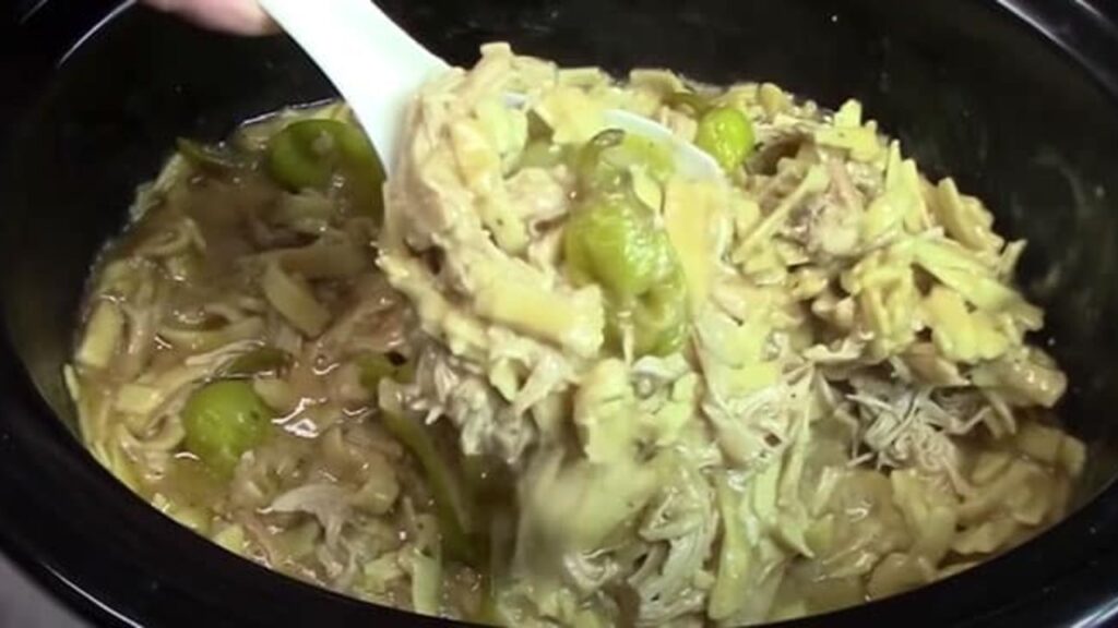 Easy Crockpot Mississippi Chicken, homemade and freshly served