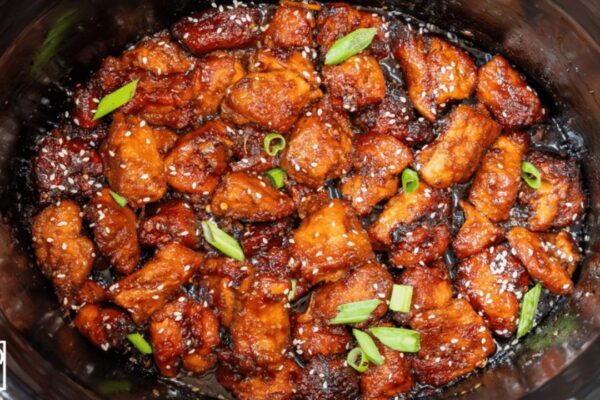 Easy Crockpot Orange Chicken, homemade and freshly served