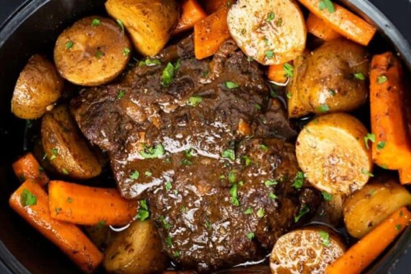 Easy Crockpot Brown Gravy & Tomato Roast, homemade and freshly served