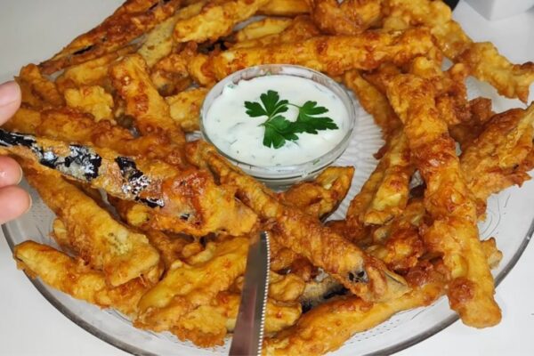Super Easy Crunchy Fried Eggplant, homemade and freshly served
