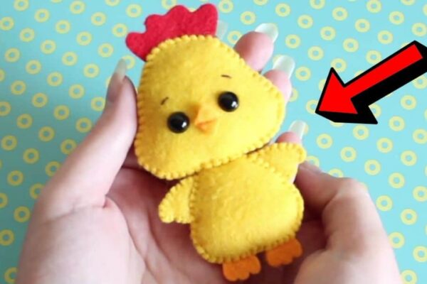 Easy DIY Felt Baby Chicken, homemade and freshly served