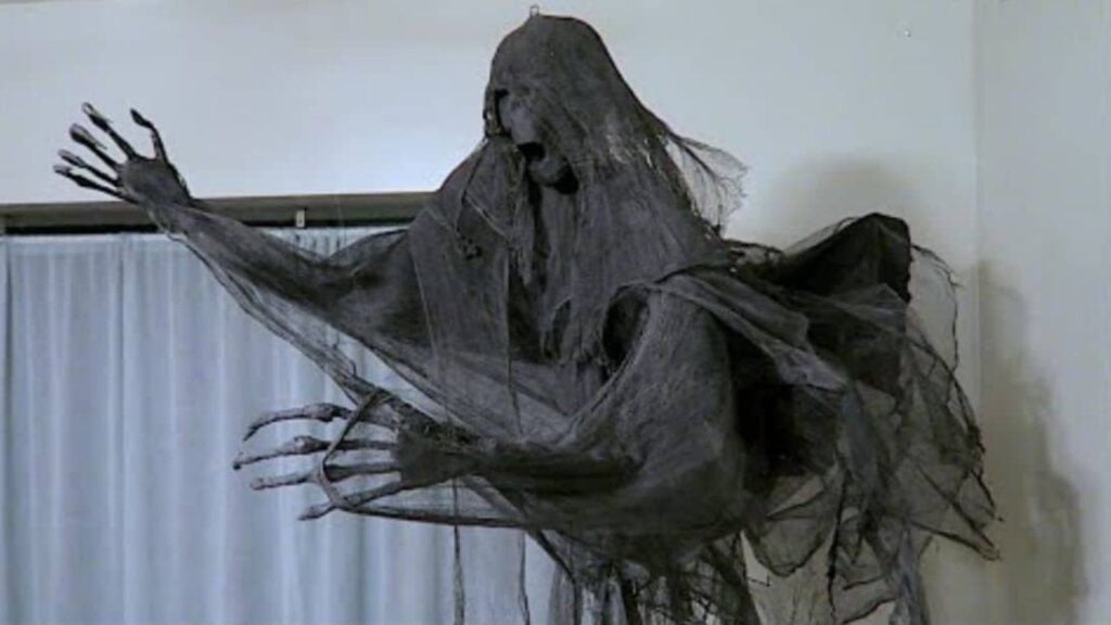 Finished a DIY Dementor for Halloween, a completed DIY project