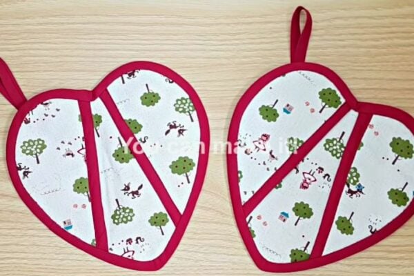Finished Easy DIY Heart-Shaped Pot Holders Sewing, a completed DIY project