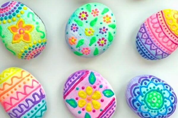 Finished Easy Easter Rock Painting, a completed DIY project