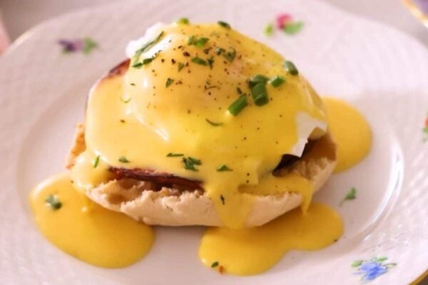 Easy Eggs Benedict, homemade and freshly served